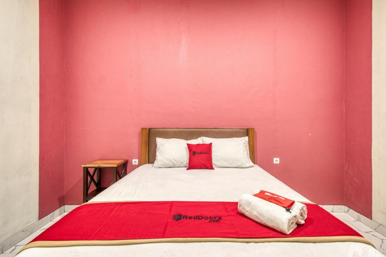 Reddoorz Plus @ Flory Hotel ยอกยาการ์ตา ภายนอก รูปภาพ